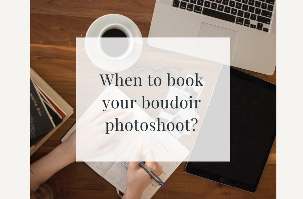 woman scheduling her boudoir photoshoot