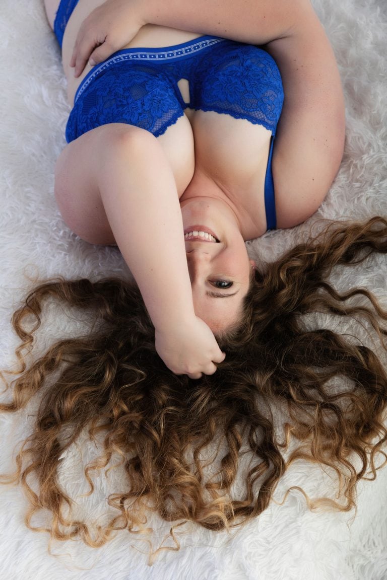 curvy woman boudoir